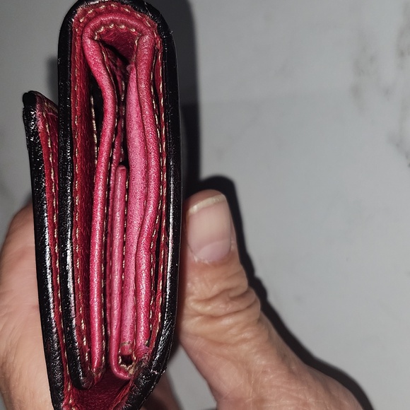 Gucci Black/Pink Coated Canvas Logo Trifold Compact Wallet - Picture 8 of 16